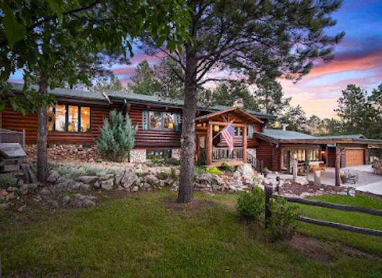 south-dakota/custer/landmark/dakota-dream-bed-breakfast-horse-hotel