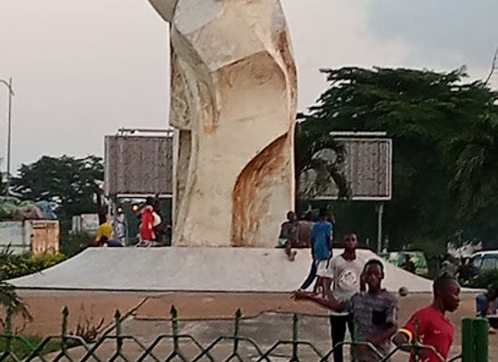 cote-d-ivoire/abidjan/marcory/landmark/statue-akwaba