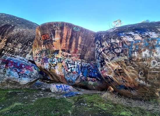 australia/the-grampians/landmark/sister-rocks