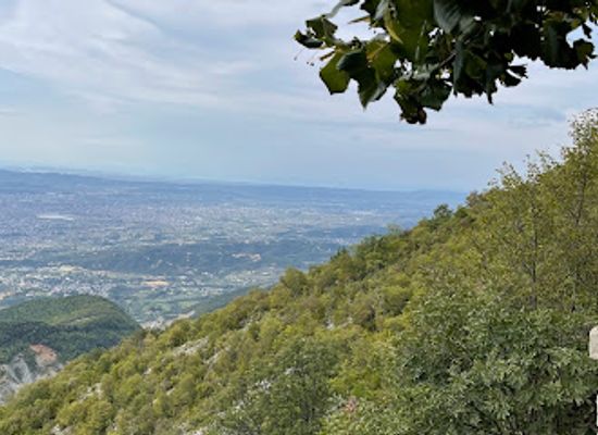 albania/tirana/mount-dajti-national-park/landmark/teleferiku-dajti-ekspres-dajti-ekspres-cable-car-stacioni-i-siperm-upper-station