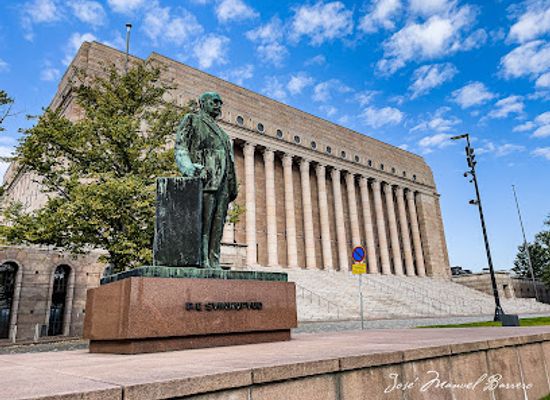 finland/helsinki/landmark/p-e-svinhufvud-sculpture