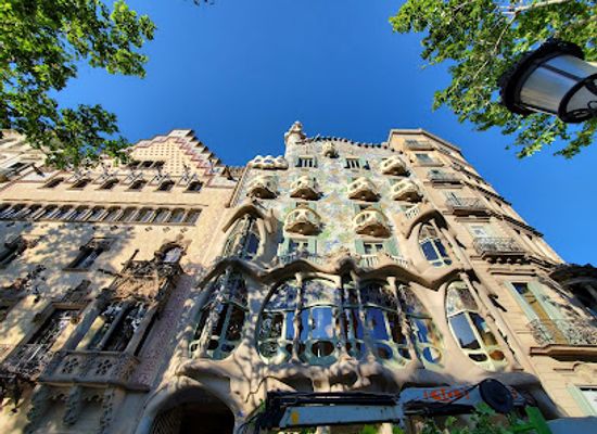 spain/barcelona/eixample/landmark/illa-de-la-discordia
