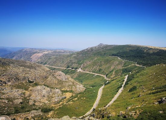 portugal/serra-da-estrela/landmark/glacial-valley-scenic-spot