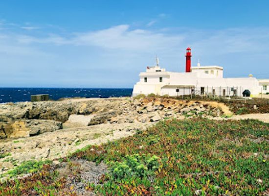 portugal/peniche/landmark/farol-do-cabo-raso