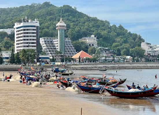 vietnam/vung-tau/landmark/front-beach