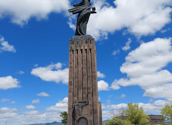armenia/gyumri/landmark/mother-armenia