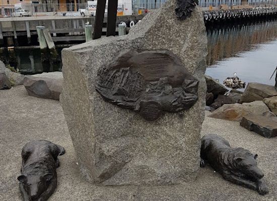 australia/hobart/landmark/heading-south-sculpture