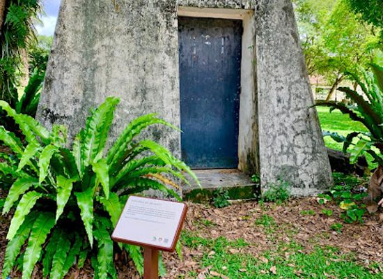 singapore/central-business-district/landmark/battle-box-escape-shaft
