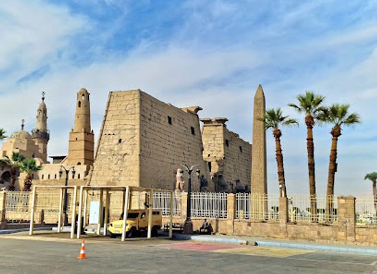 egypt/luxor/east-bank/landmark/remaining-luxor-obelisk