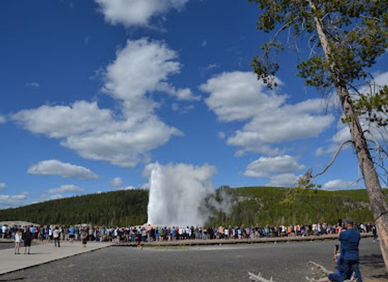 wyoming/yellowstone-national-park/landmark/old-faithful-visitor-and-education-center
