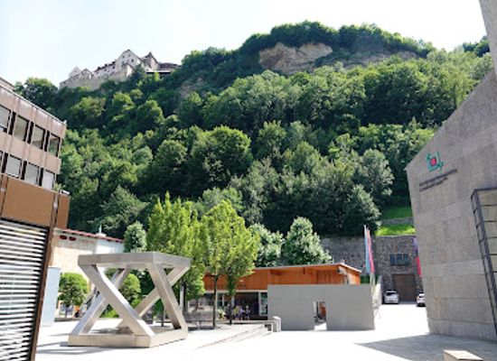 liechtenstein/vaduz-region/landmark/schweizer-brunnen