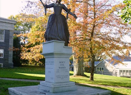 massachusetts/barnstable/landmark/mercy-otis-warren-statue