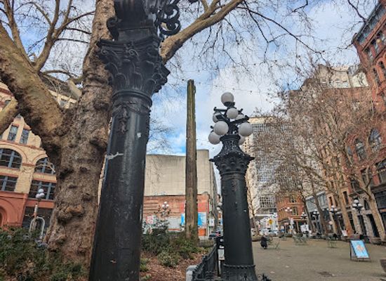washington/seattle/landmark/pioneer-square-totem-pole