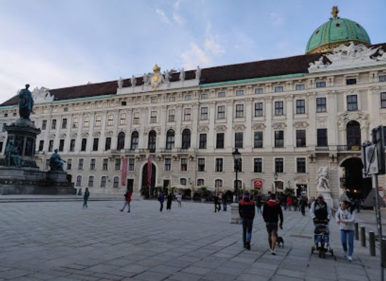 austria/vienna/landmark/palais-esterhazy