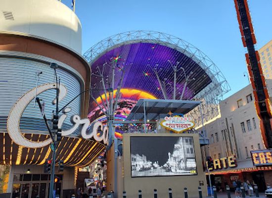 nevada/north-las-vegas/landmark/fremont-street-experience