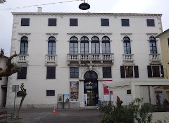 slovenia/koper/landmark/palaca-belgramoni-tacco-palazzo-belgramoni-tacco