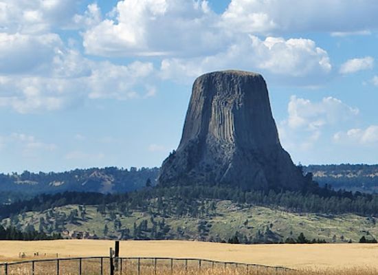 wyoming/devils-tower-national-monument/landmark/devils-tower-information-marker-southbound