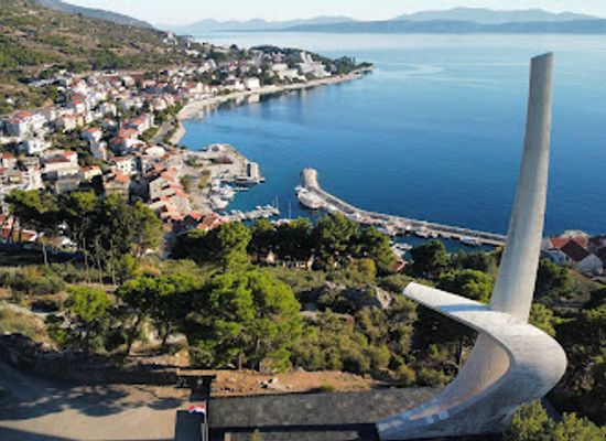 croatia/makarska-riviera/landmark/wings-monument