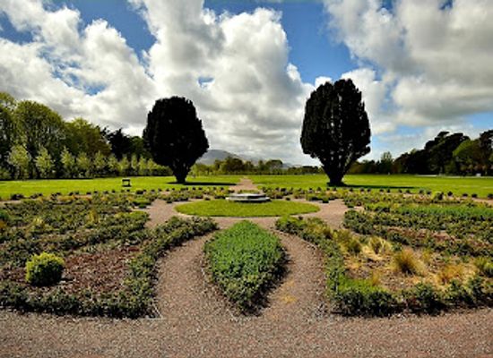 ireland/the-kerry-way/landmark/killarney-house-and-gardens