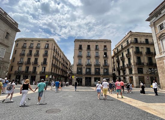 spain/barcelona/gothic-quarter/landmark/saint-james-s-square