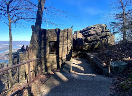 tennessee/sequatchie-valley/landmark/roper-s-rock