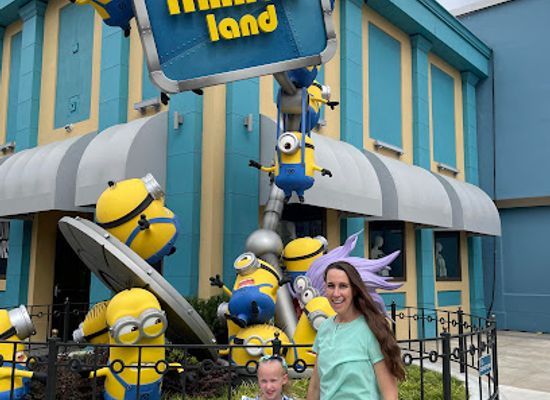 florida/orlando-theme-parks-area/landmark/minion-land