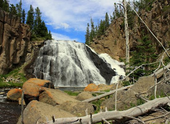 montana/yellowstone-national-park/landmark/gibbon-falls