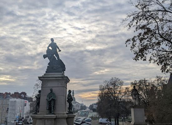france/nantes/bouffay/landmark/monument-aux-morts-de-nantes-guerre-de-1870