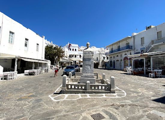 greece/mykonos/ornos/landmark/manto-mavrogenous-statue