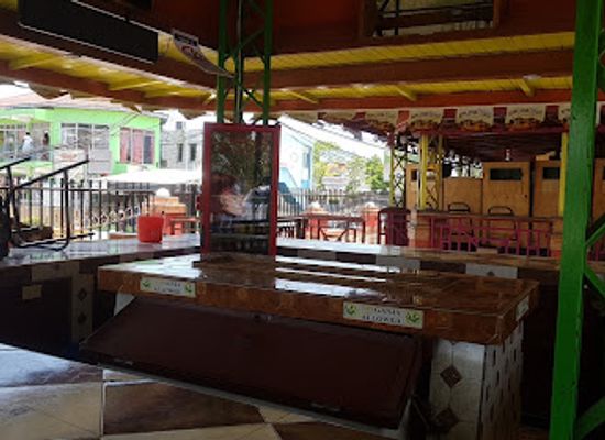 jamaica/savanna-la-mar/landmark/qq-sports-bar-and-grill