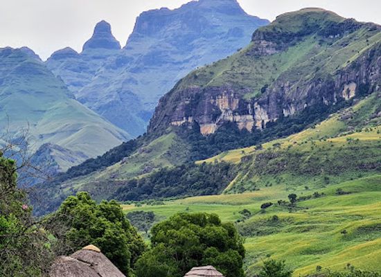 south-africa/drakensberg/landmark/cathedral-peak