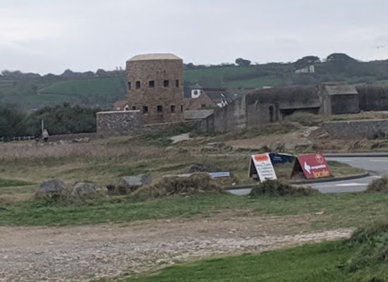 guernsey/castel/landmark/vazon-bay