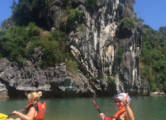 vietnam/cat-ba-island/landmark/cat-ba-smile-tours