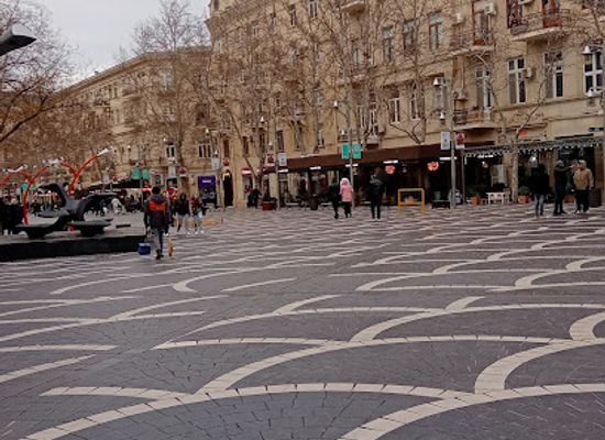 azerbaijan/lesser-caucasus/landmark/fountains-square