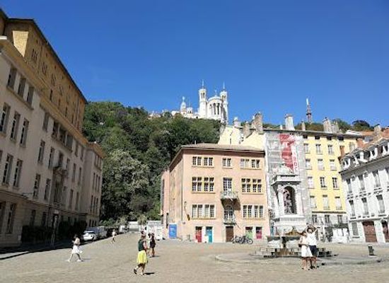 france/lyon/landmark/pl-saint-jean