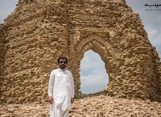 pakistan/western-balochistan/landmark/tomb-of-meer-buzrug