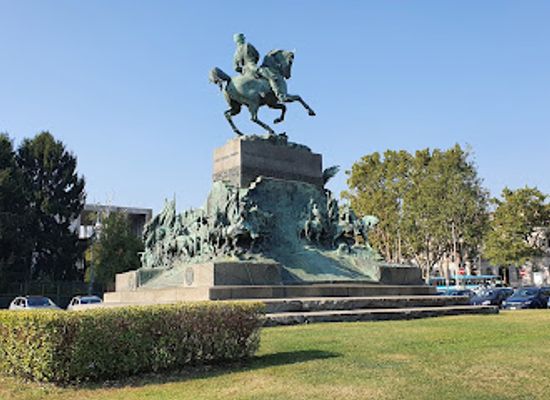 italy/turin/san-salvario/landmark/monumento-ad-amedeo-di-savoia