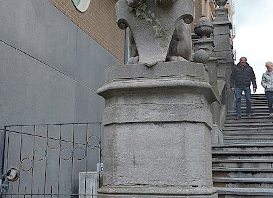 belgium/blankenberge/landmark/kerkstraat-leeuwen-trap