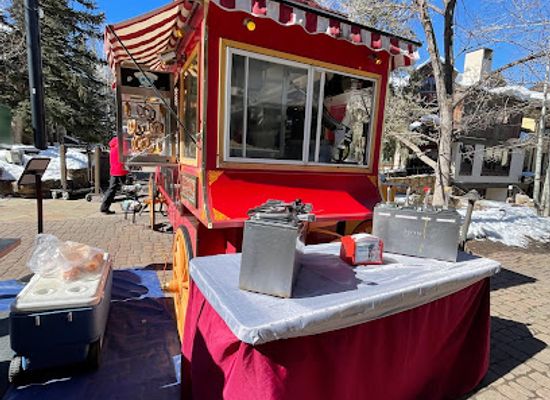 colorado/vail/landmark/vail-village-popcorn-wagon