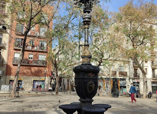 spain/barcelona/poble-sec/landmark/placa-del-sortidor