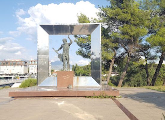 montenegro/podgorica/landmark/vladimir-vysotsky-monument