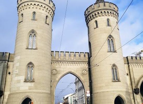 germany/berlin/landmark/nauener-tor
