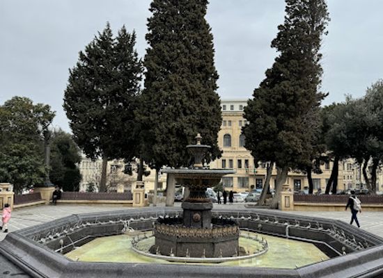 azerbaijan/baku/fountain-square/landmark/fountain