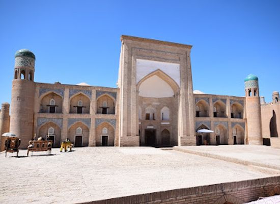 uzbekistan/khiva/dishan-kala/landmark/allakuli-khan-madrassah