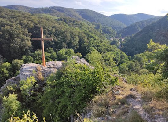 hungary/bukk-national-park/landmark/molnar-szikla