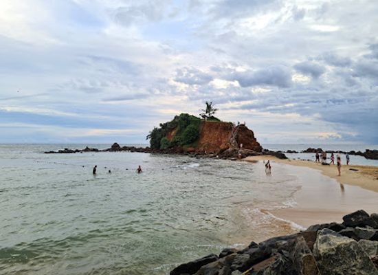 sri-lanka/ruhuna/landmark/parrot-rock