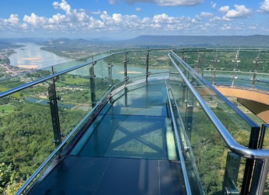thailand/mekong-river-region/landmark/skywalk-wat-pha-tak-suea