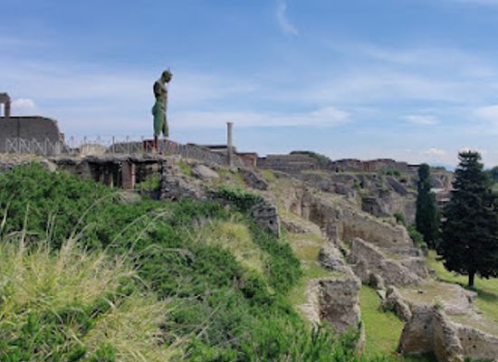 italy/campania/landmark/temple-of-venus