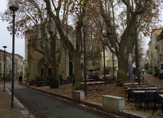 france/avignon/landmark/place-des-corps-saints