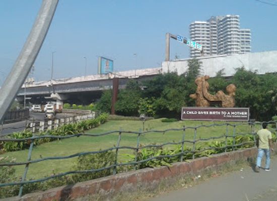 india/mumbai/bandra/landmark/mother-and-son-statue